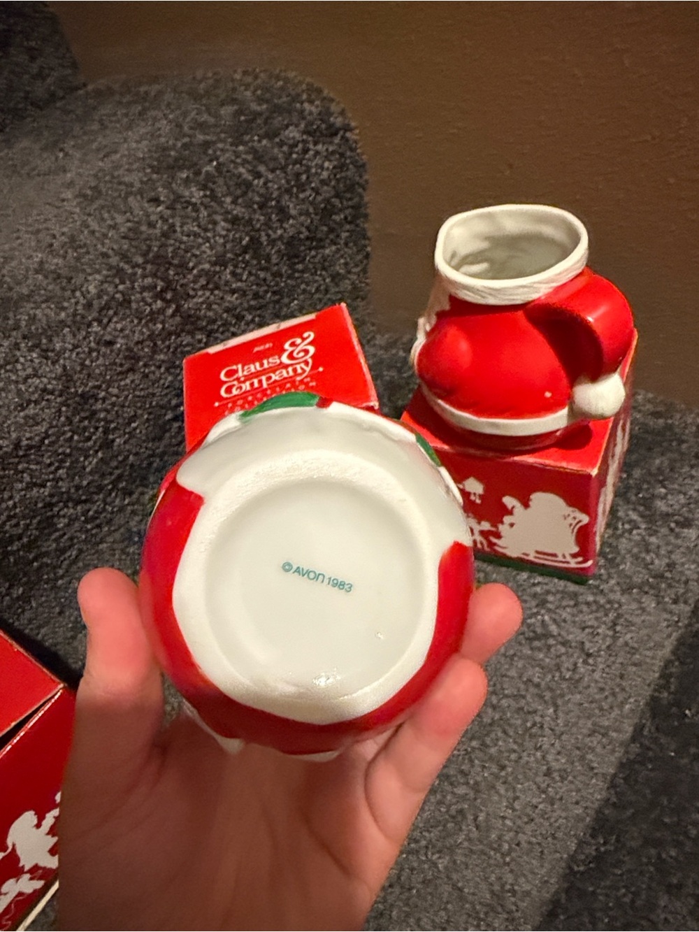 AVON Vintage Santa Claus Creamer and Mrs. Claus Sugar Bowl w/Lid Set 1983 - Picture 4 of 10
